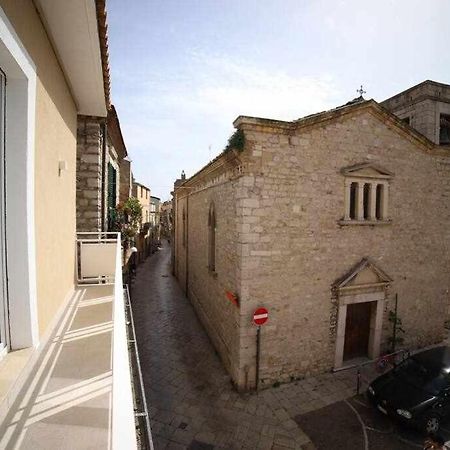 Le Dimore Degli Artisti Vico Mercatello Venosa Esterno foto